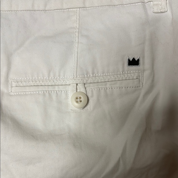 Crown & Ivy Women's Classic White Shorts - Picture 5 of 7